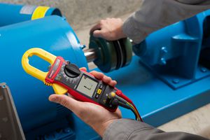 AMP-310-EUR - Clamp Meter, True RMS, 600 A AC, 600 V DC, 30 mm Jaw Opening Max.